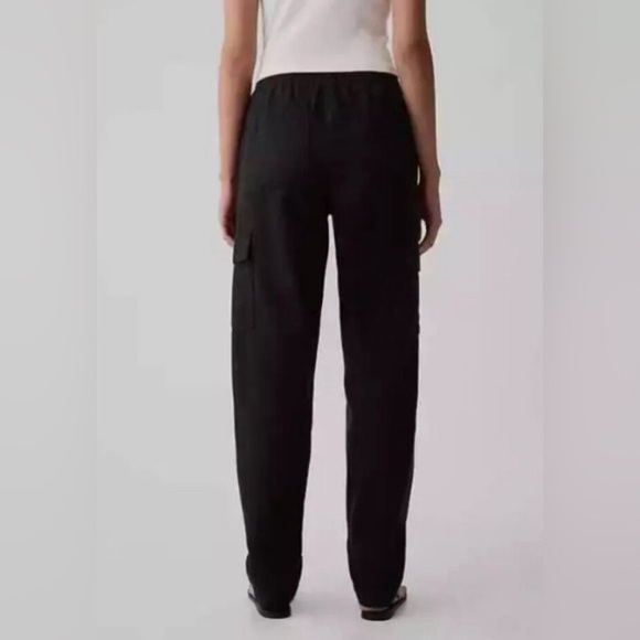 NWT! GAP Black Mid Rise Twill Pull-On Cargo Pants - Multiple Sizes 💎 - Picture 4 of 6